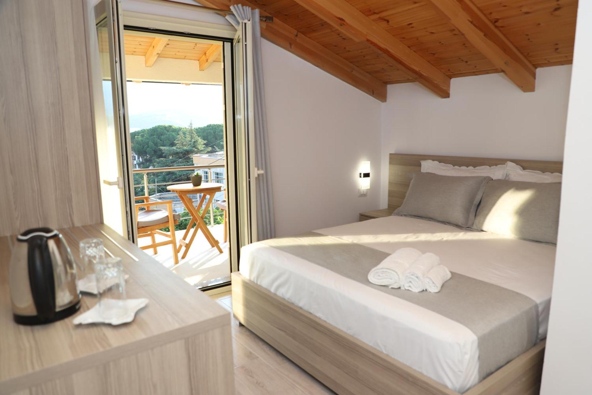 Guesthouse Kazazi Berat Esterno foto