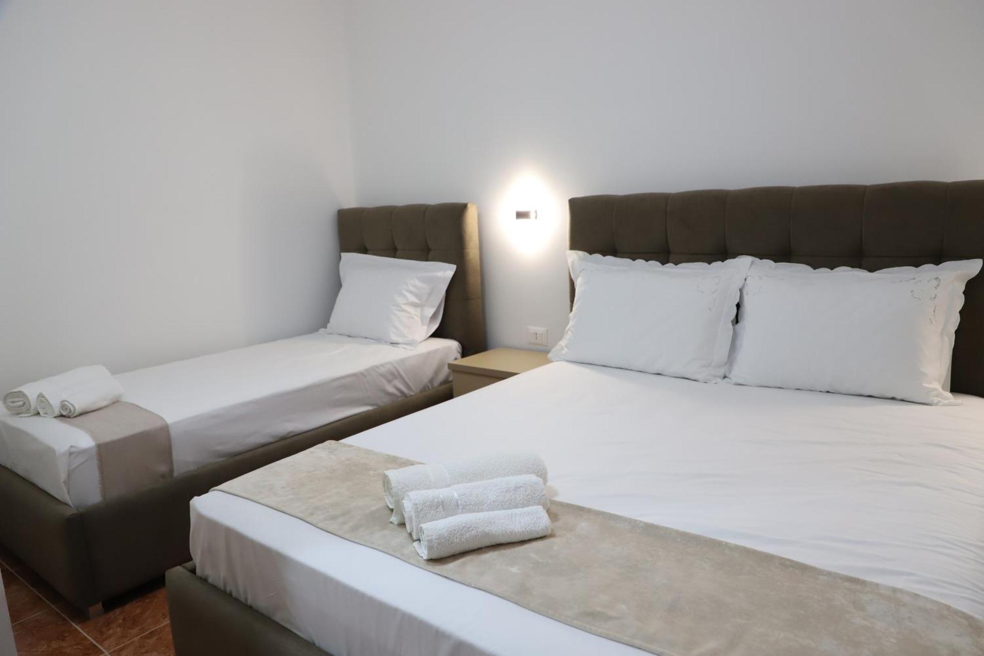 Guesthouse Kazazi Berat Esterno foto