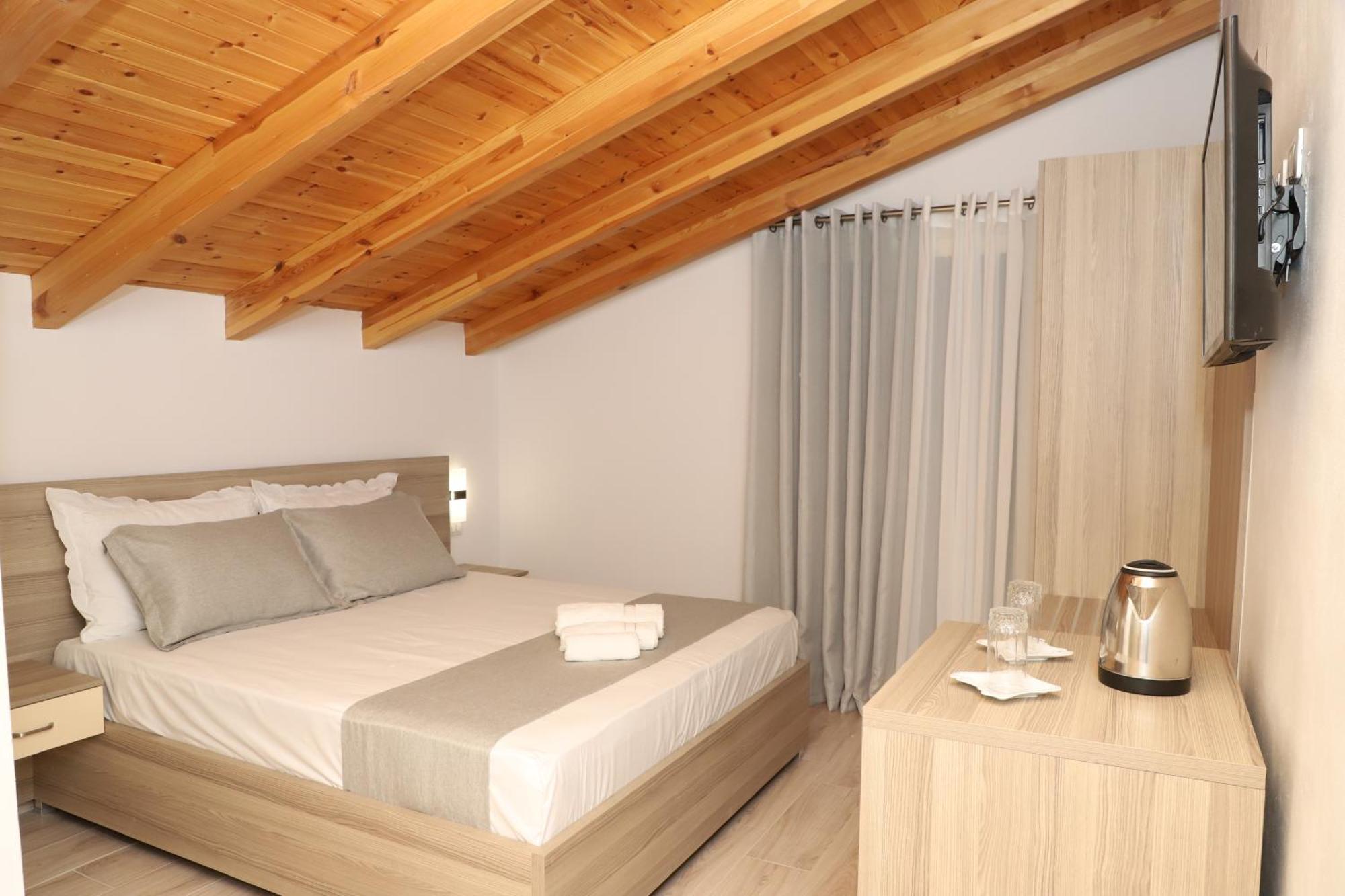 Guesthouse Kazazi Berat Esterno foto