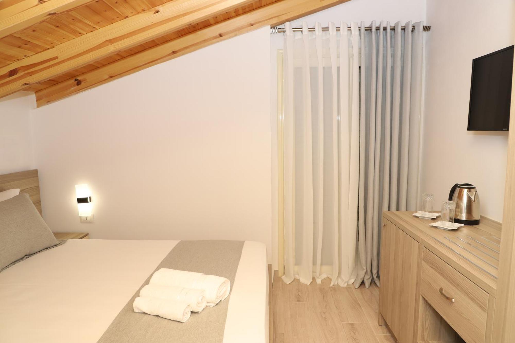 Guesthouse Kazazi Berat Esterno foto