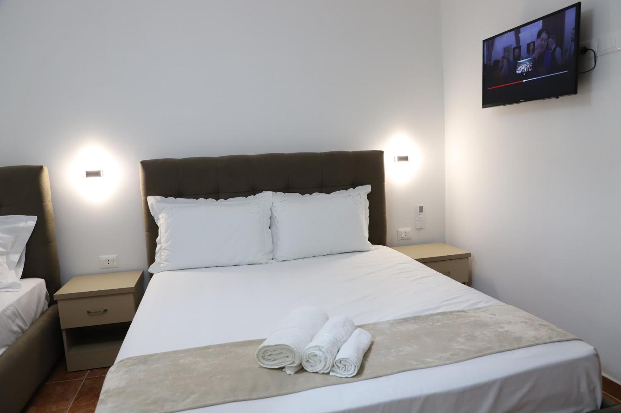 Guesthouse Kazazi Berat Esterno foto