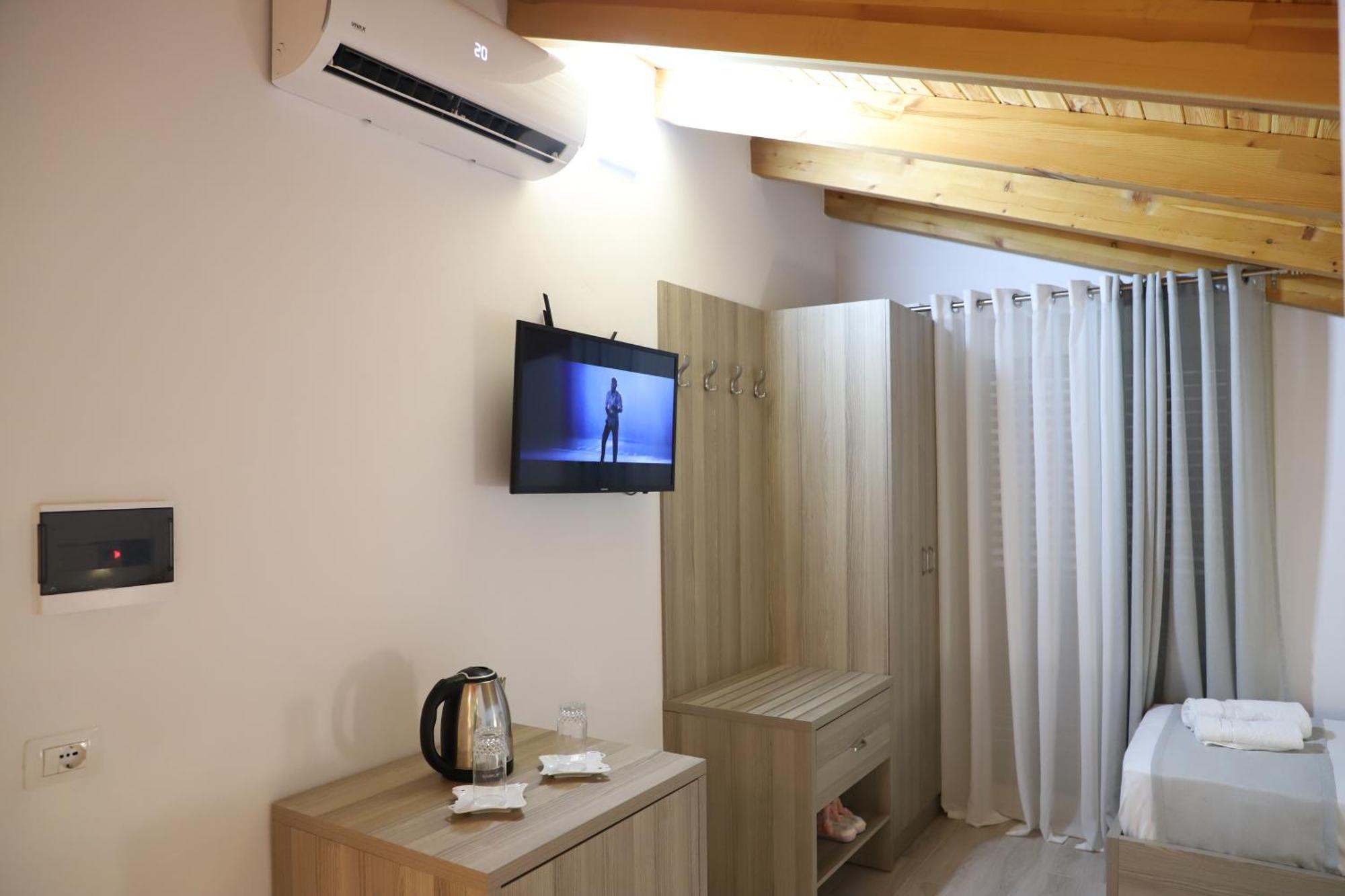 Guesthouse Kazazi Berat Esterno foto