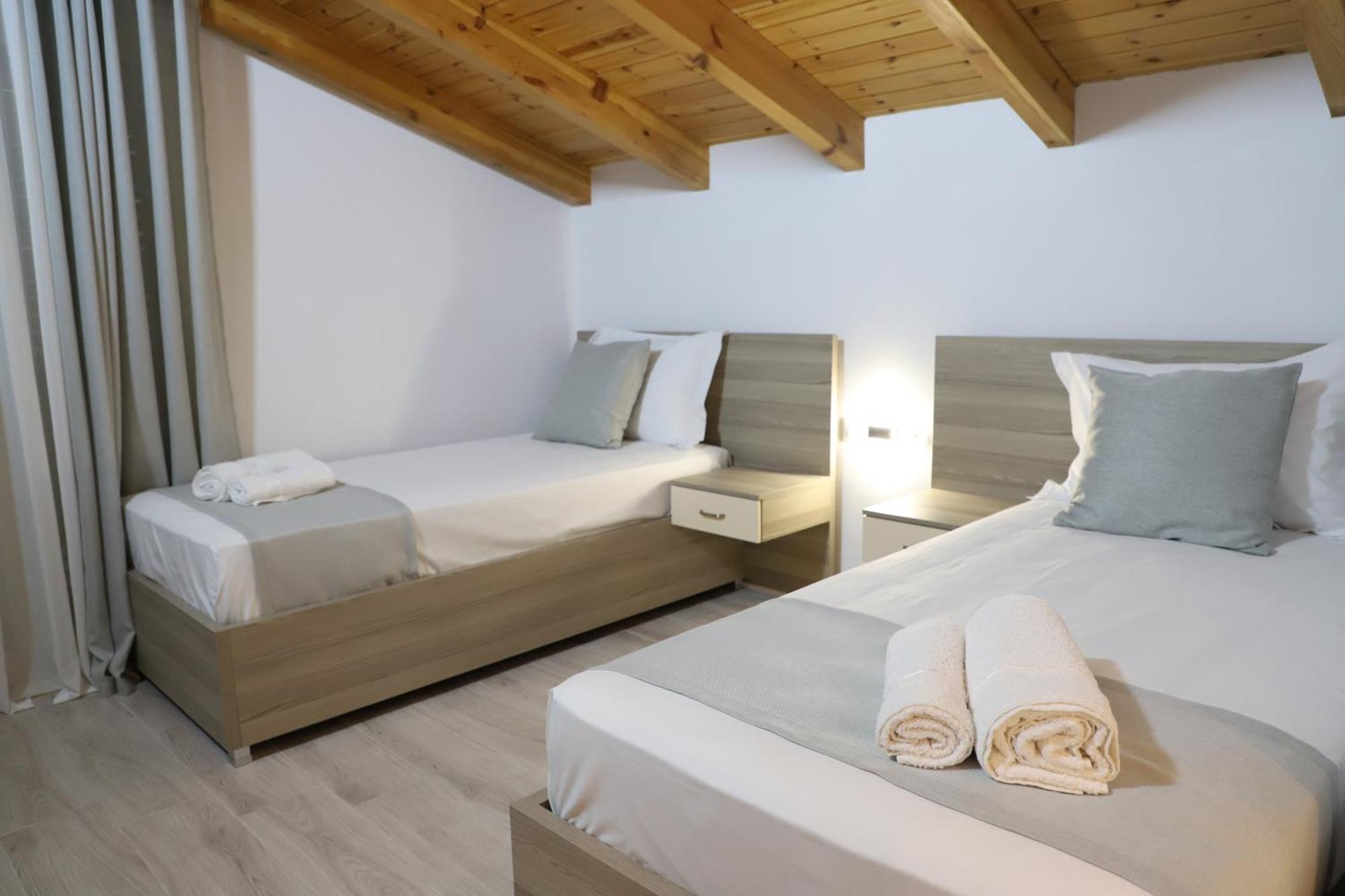 Guesthouse Kazazi Berat Esterno foto
