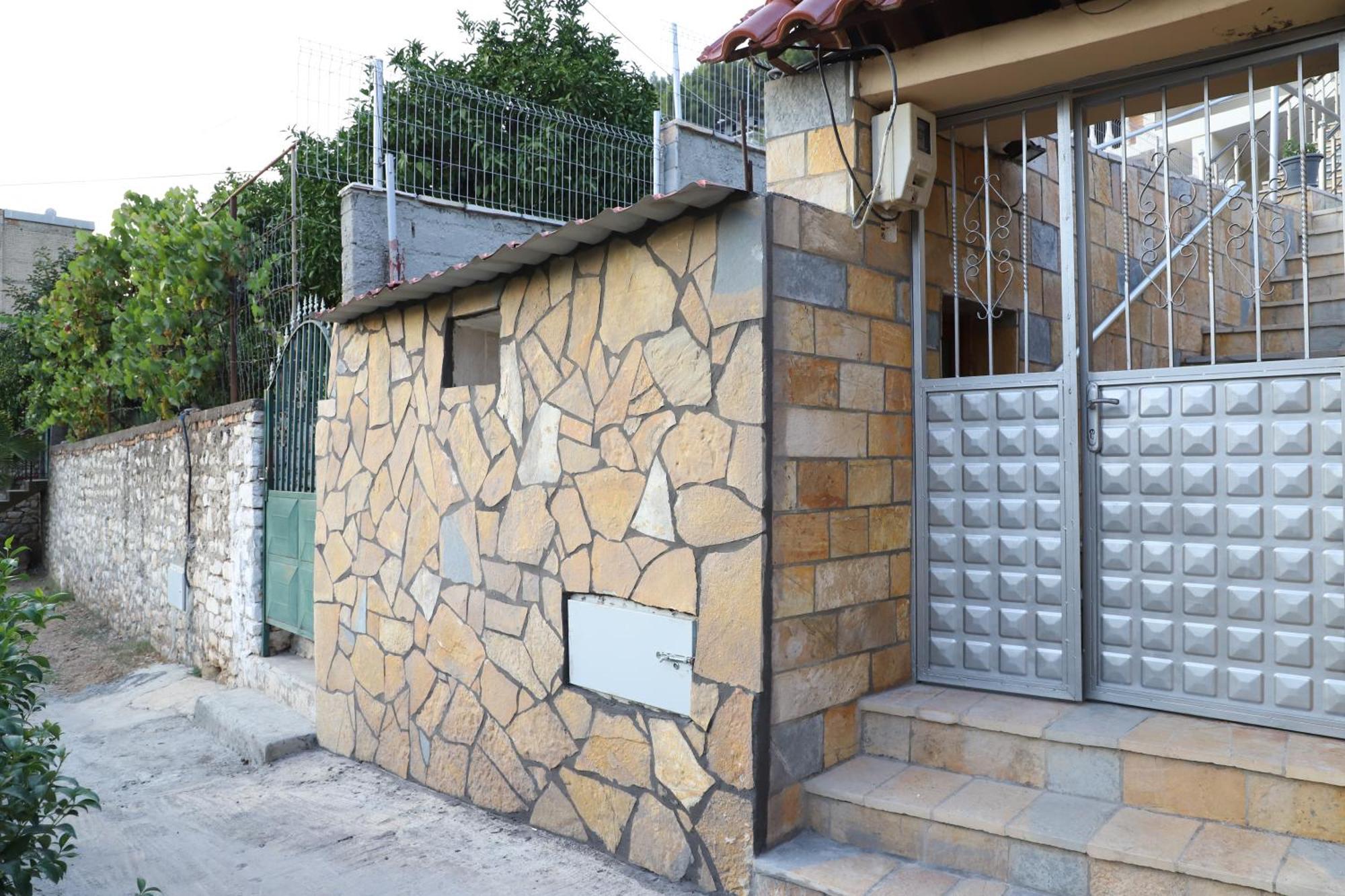 Guesthouse Kazazi Berat Esterno foto