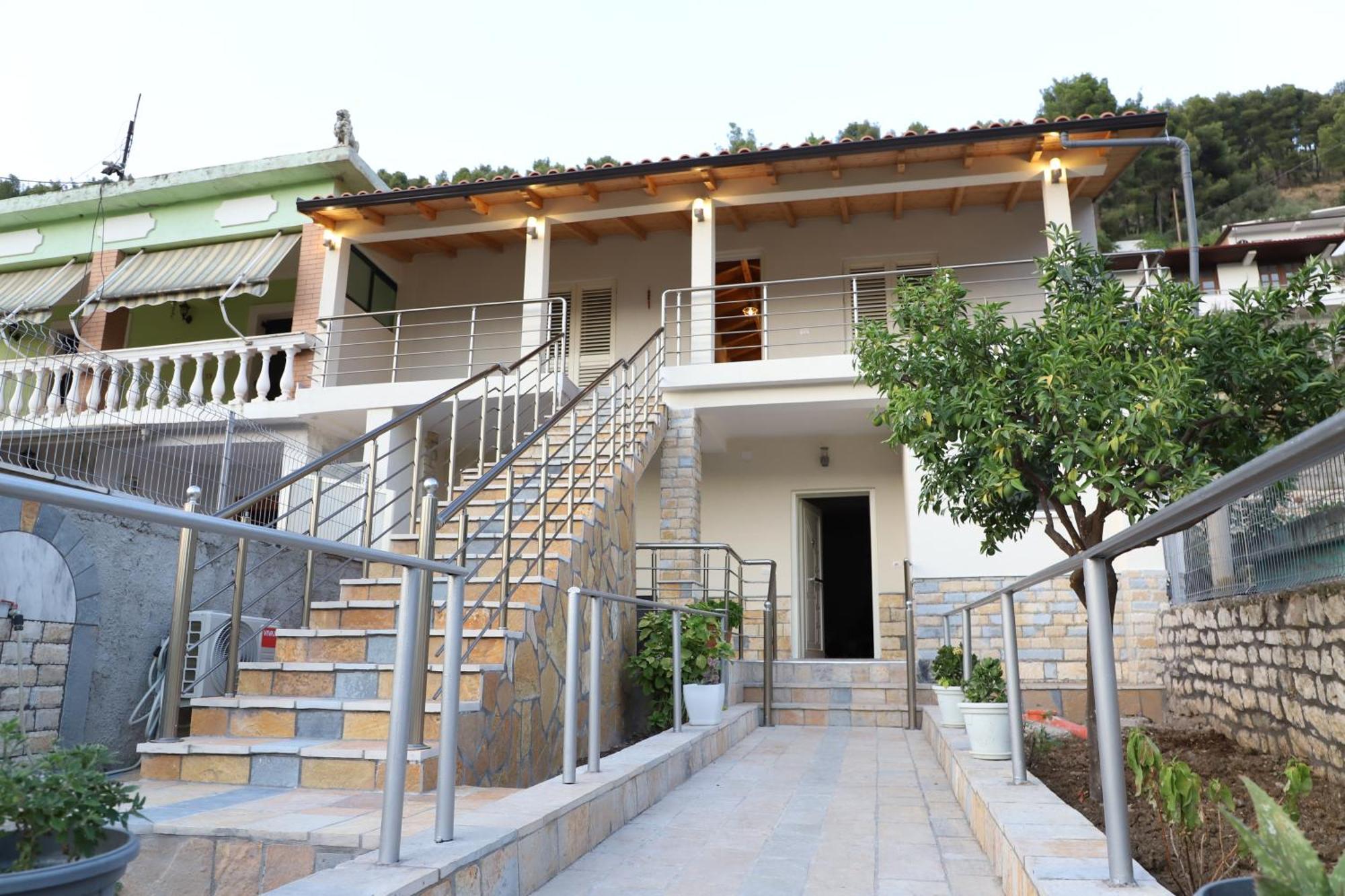 Guesthouse Kazazi Berat Esterno foto