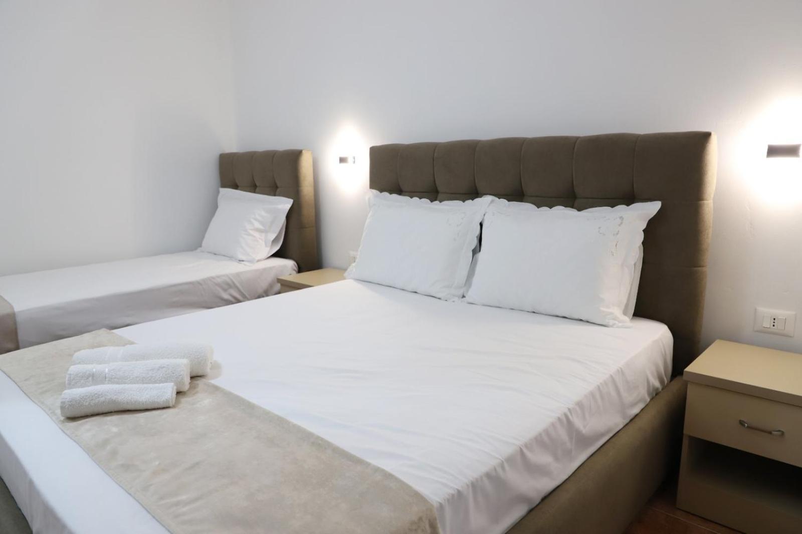 Guesthouse Kazazi Berat Esterno foto